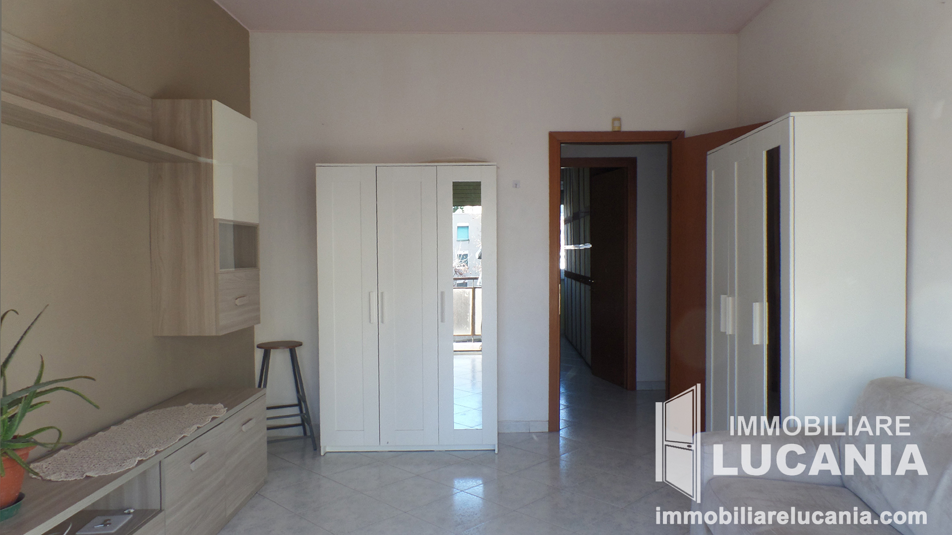 Foto soggiorno verso corridoio