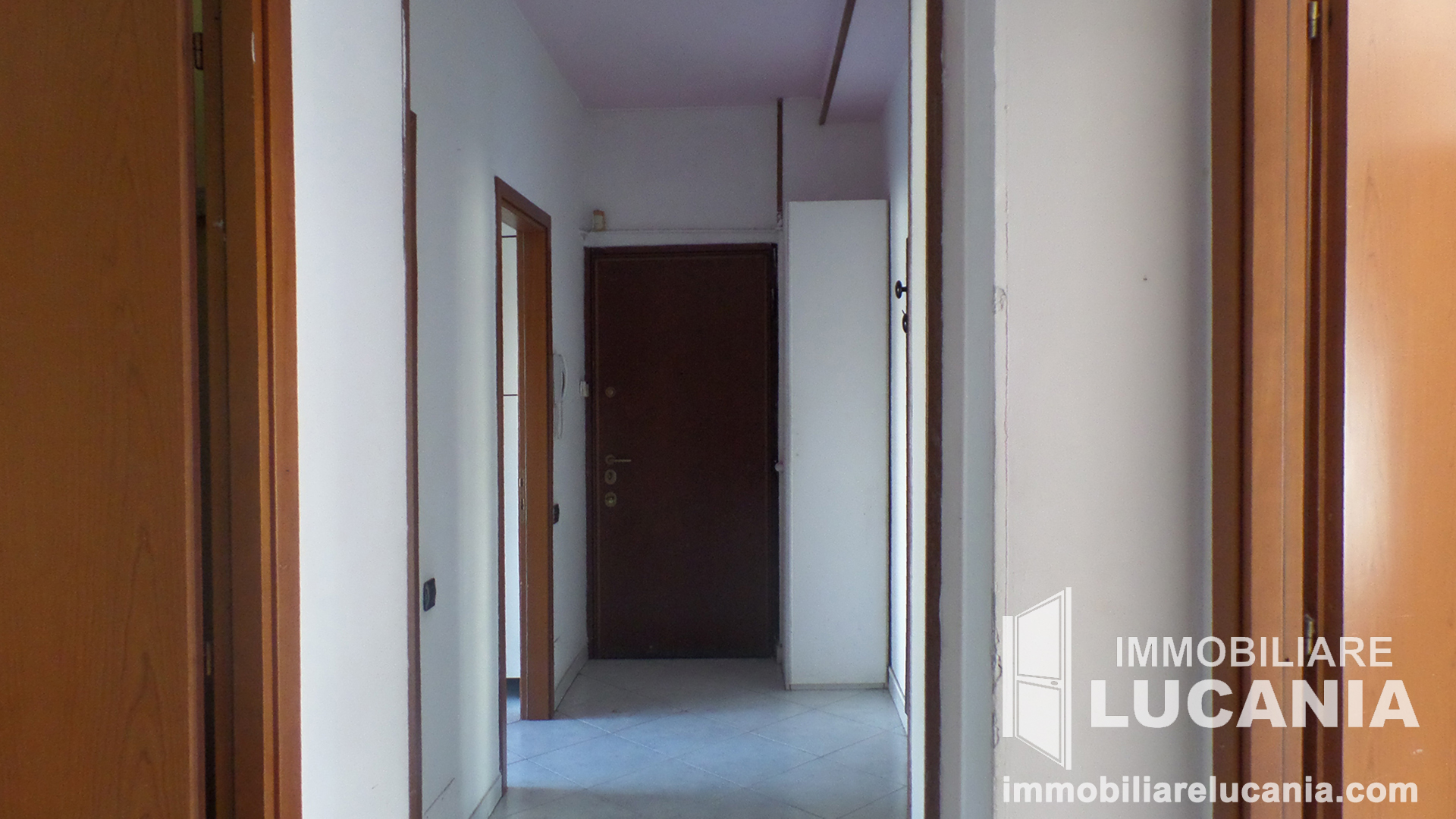 Foto corridoio verso ingresso