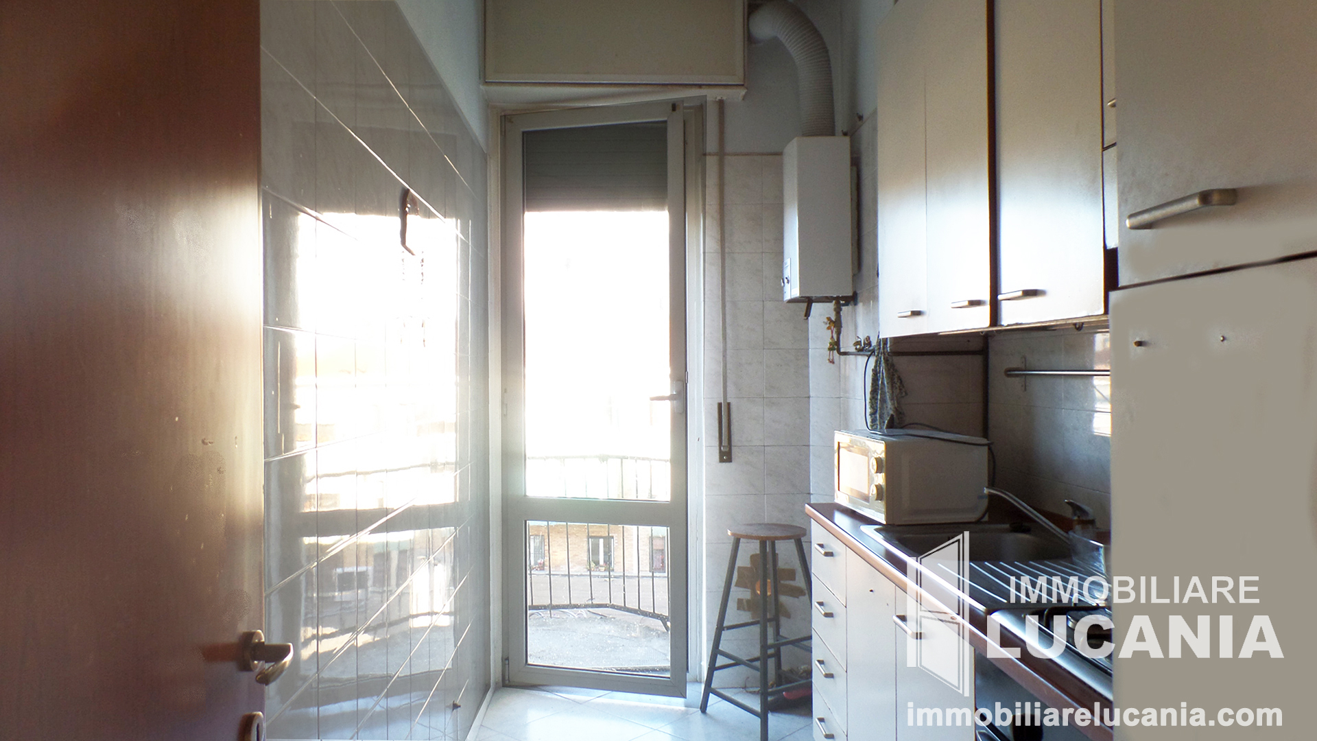 Foto cucina verso balcone