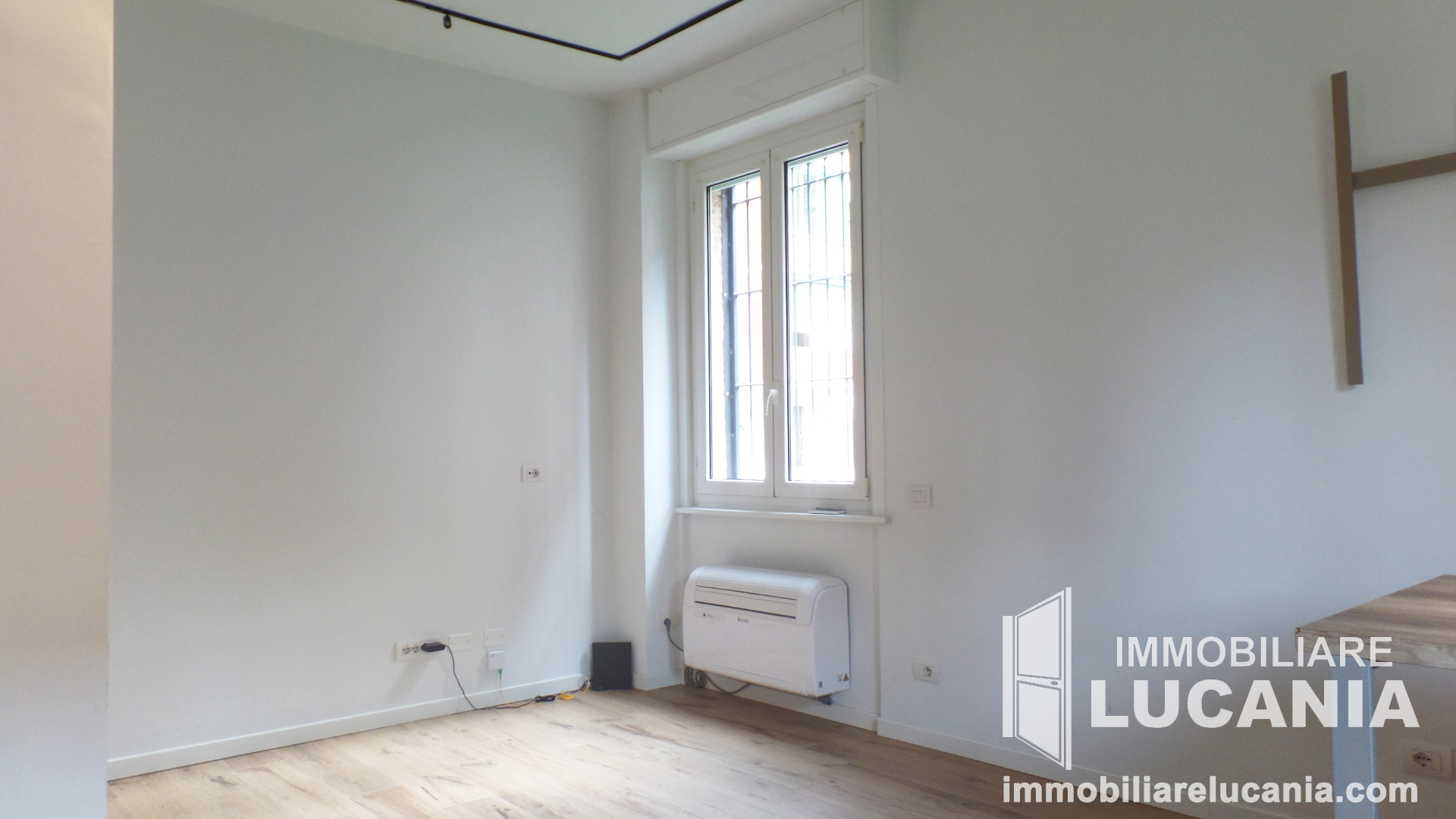 Foto soggiorno verso ingresso