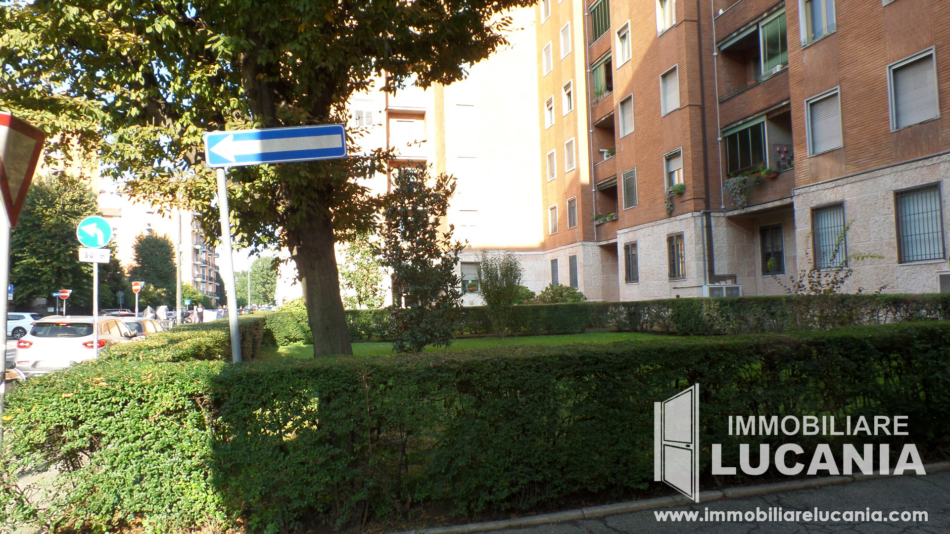 Foto Esterno stabile Via Martinengo Milano