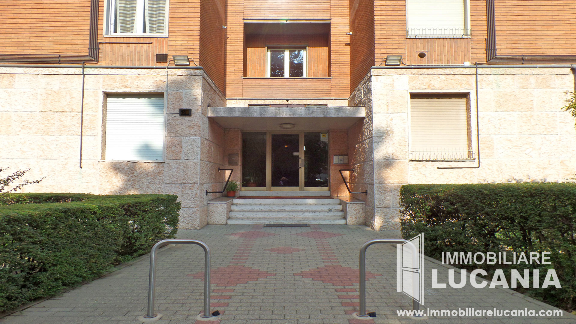 Foto ingresso esterno stabile Via Martinengo Milano