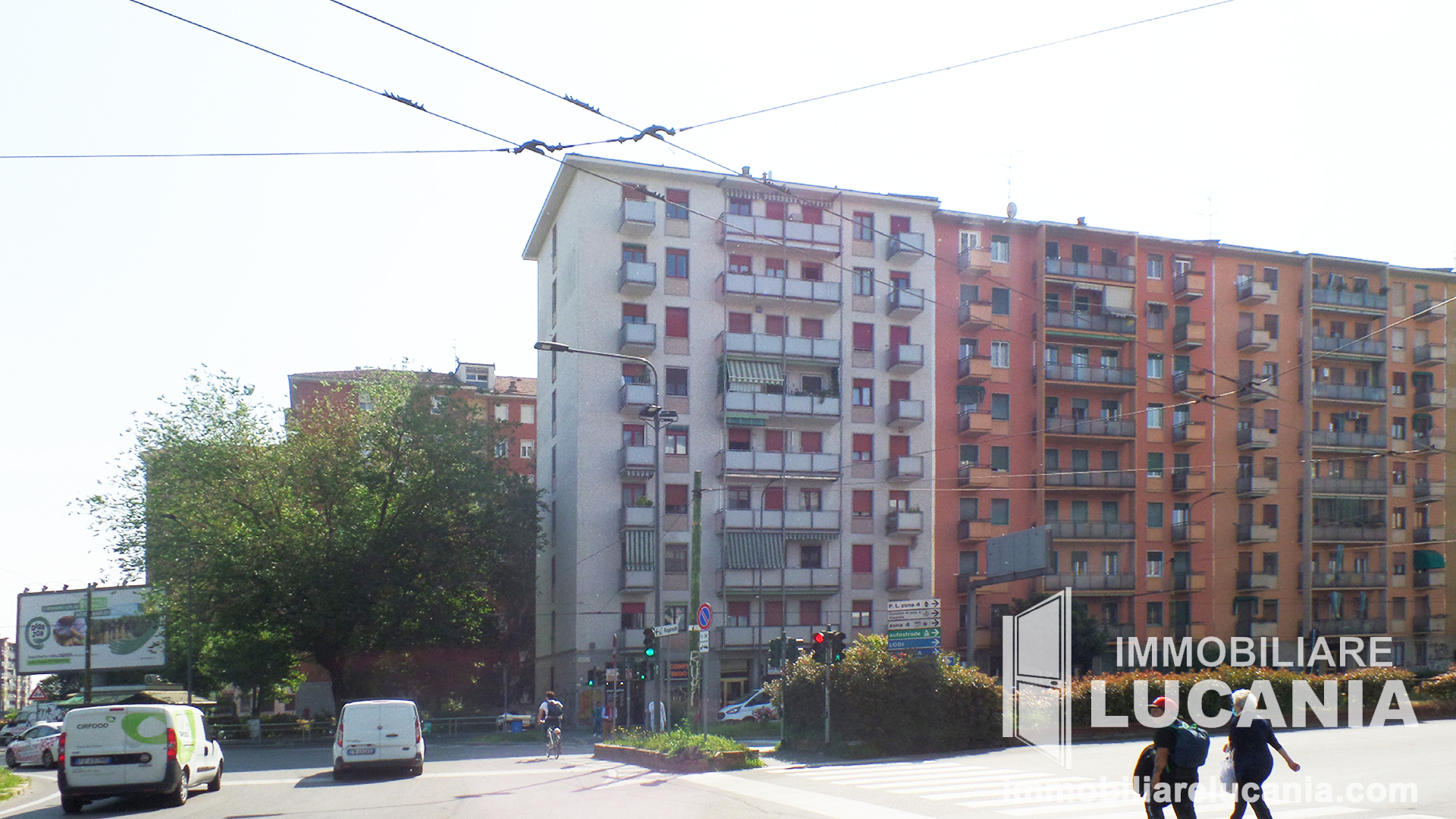 Vista facciata stabile da Piazzale Bologna