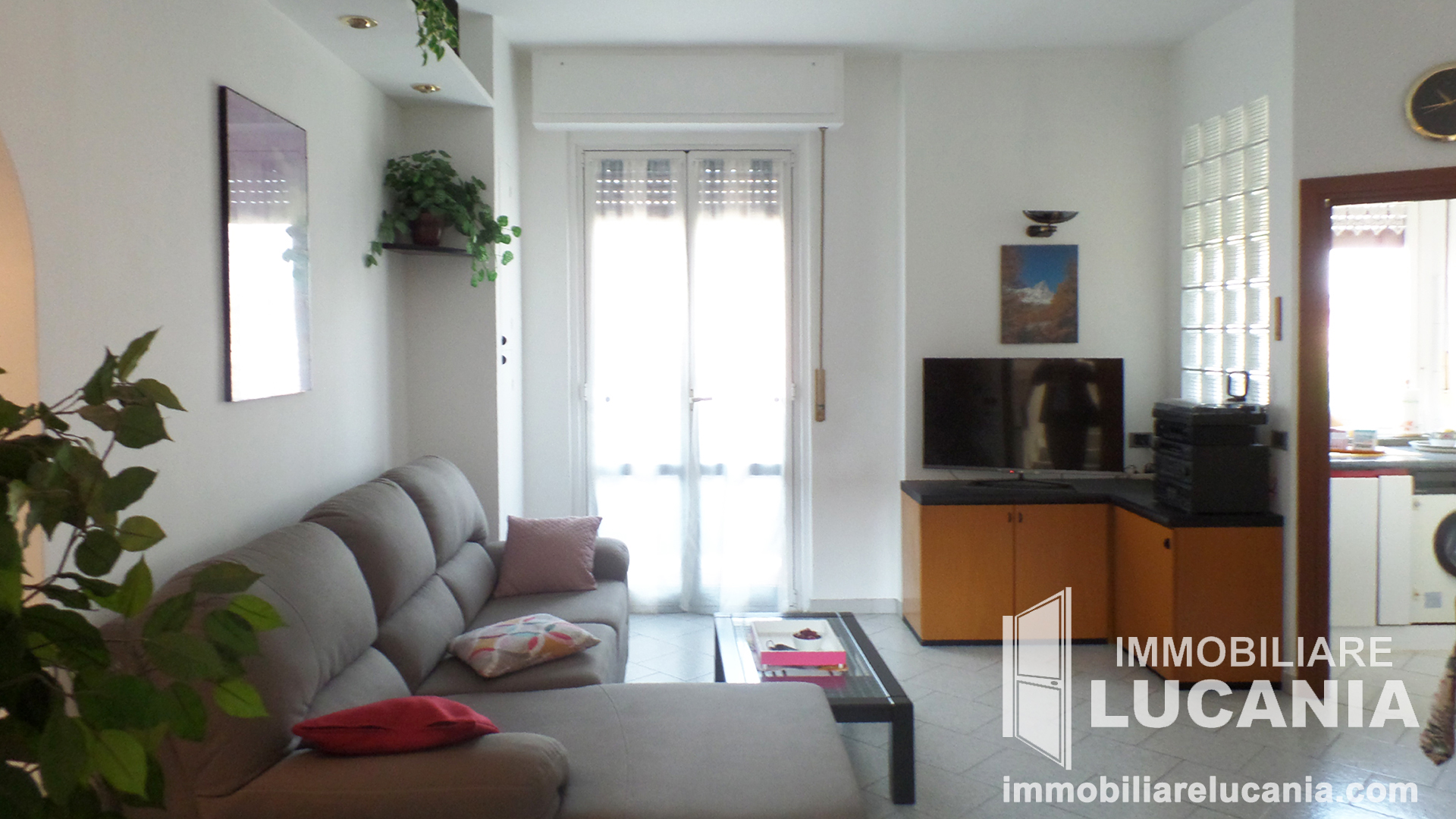 Ingresso appartamento sulla zona living